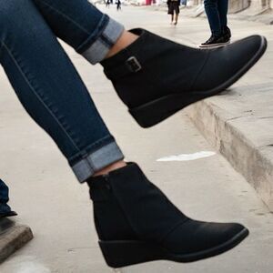 Sesto Meucci Ankle Boots Sz 9 Black Wedge Zip Up Square Toe Comfort Waterproof